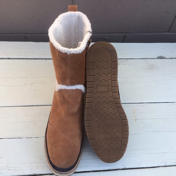 TOMS Leather Boots - Picture 3 of 9